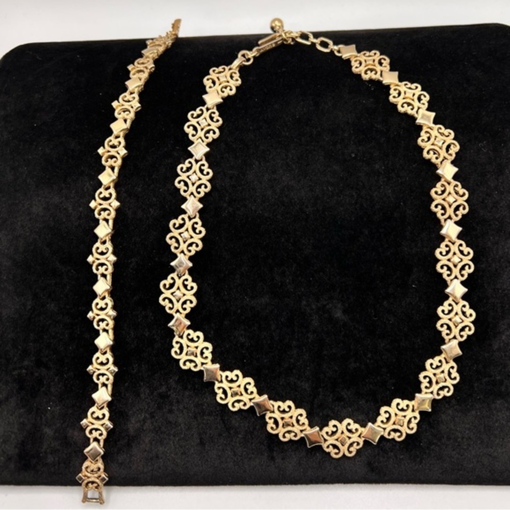 Vintage Avon Gold Tone Filigree Necklace & Bracelet Set | Signed